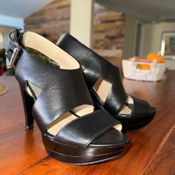 NEW Michael Kors Platform Wedges sz 5 - Picture 9 of 9